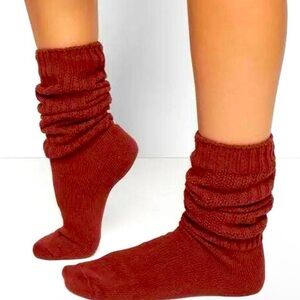 SKIMS  SLOUCH SOCK like 4 pairs.  Like new